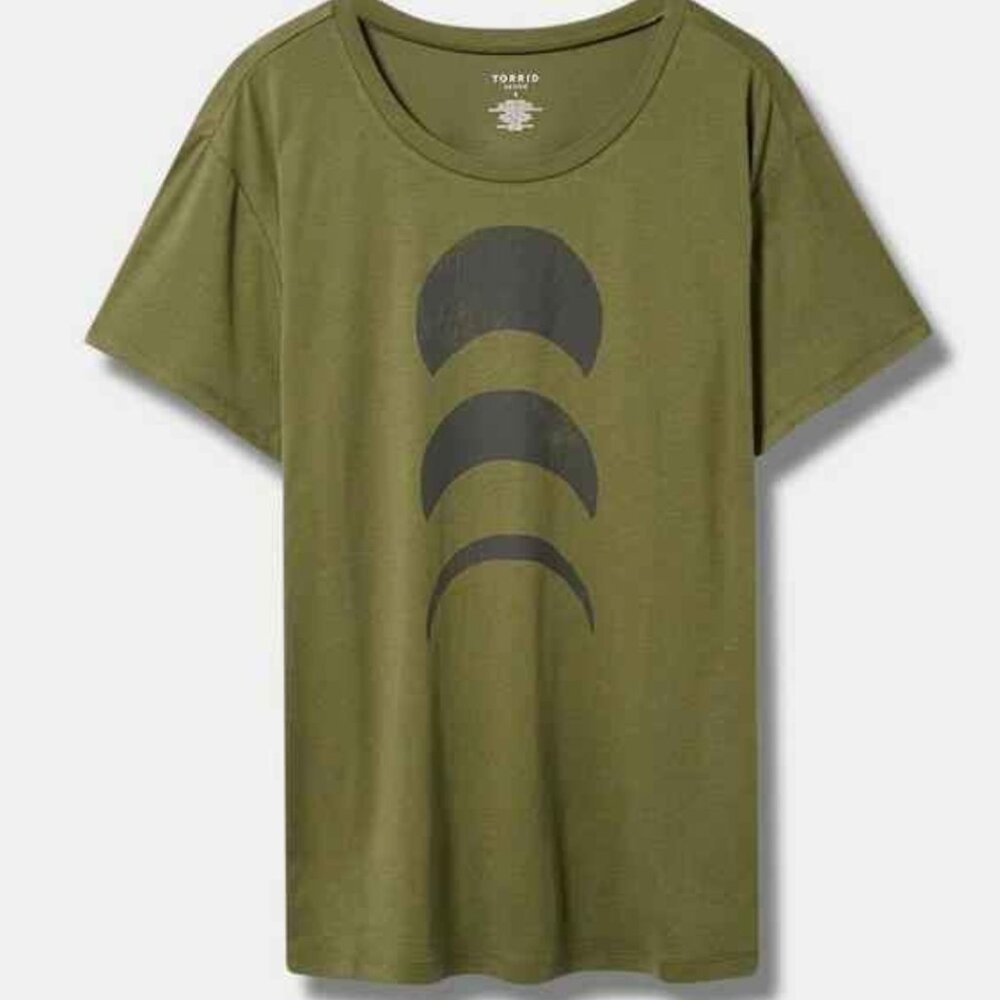 Womens plus size Torrid moon phase shirt. Size 2